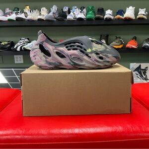 ADIDAS YEEZY FOAM RNR SZ 9M/10.5W USED